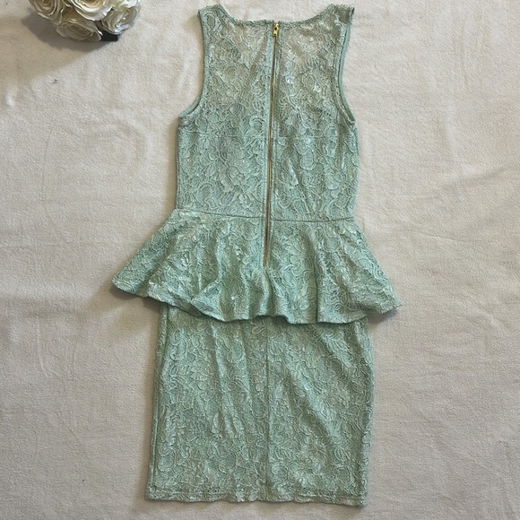 Aqua / Teal Lace Peplum Dress size XS/S - Picture 4 of 4